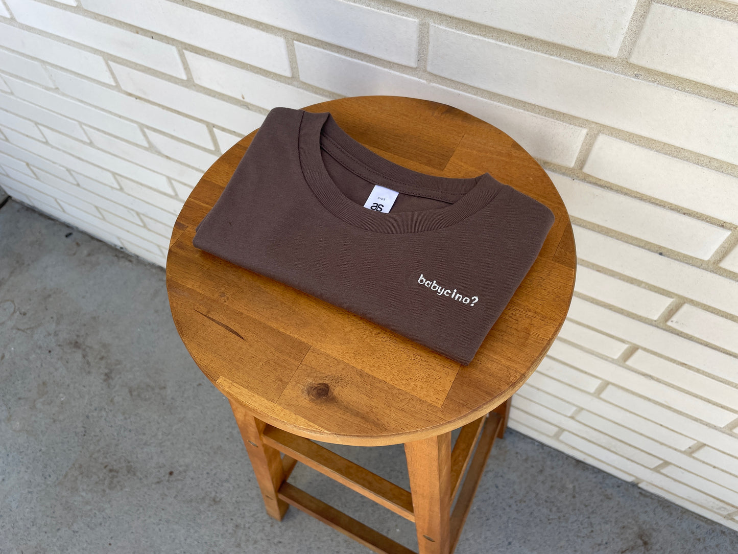 babycino? kids embroidered tee (cacao)